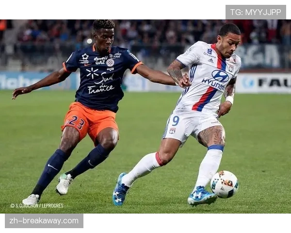 里昂对阵里尔即时战报：拉卡泽特点球扳平比分，1-1